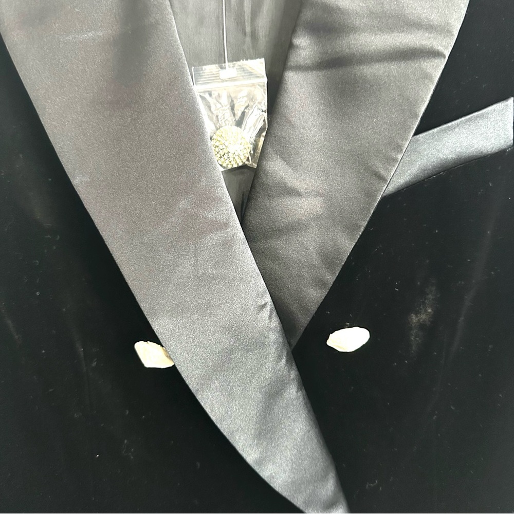 Bloomingdale’s Velvet Tuxedo Jacket - Picture 4 of 4